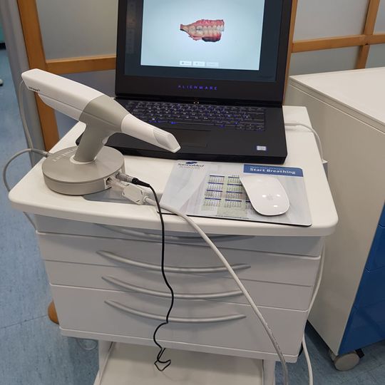 Ortodoncia Carlton computador