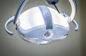 [company_name_branding] lampara para revisión odontológica